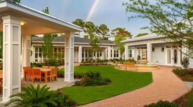 Anoutdoor common area at Mount Pleasant Gardens' Alzheimer's Special Care Center in Mount Pleasant, SC.