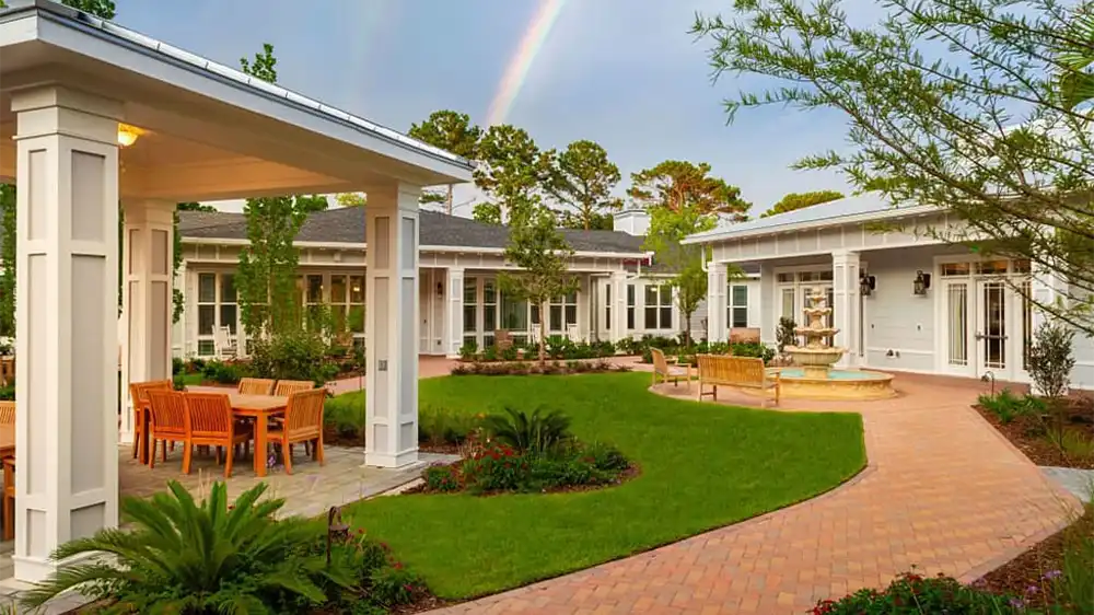 Anoutdoor common area at Mount Pleasant Gardens' Alzheimer's Special Care Center in Mount Pleasant, SC.